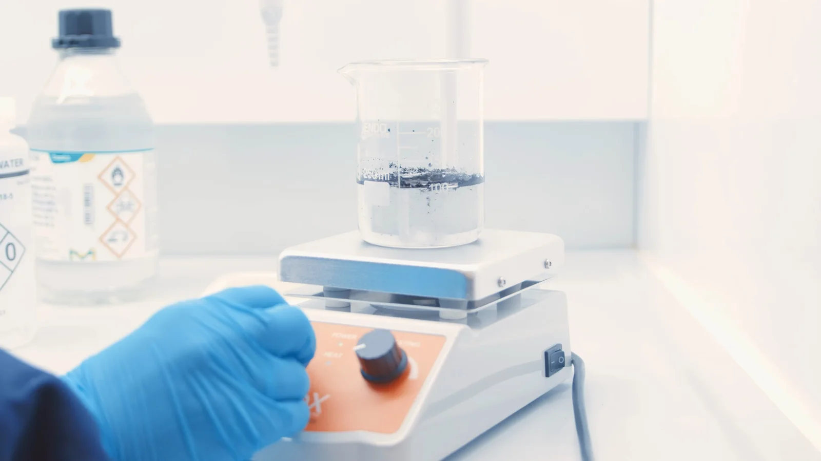 Plano de detalhe de uma análise no laboratório da AmSpec